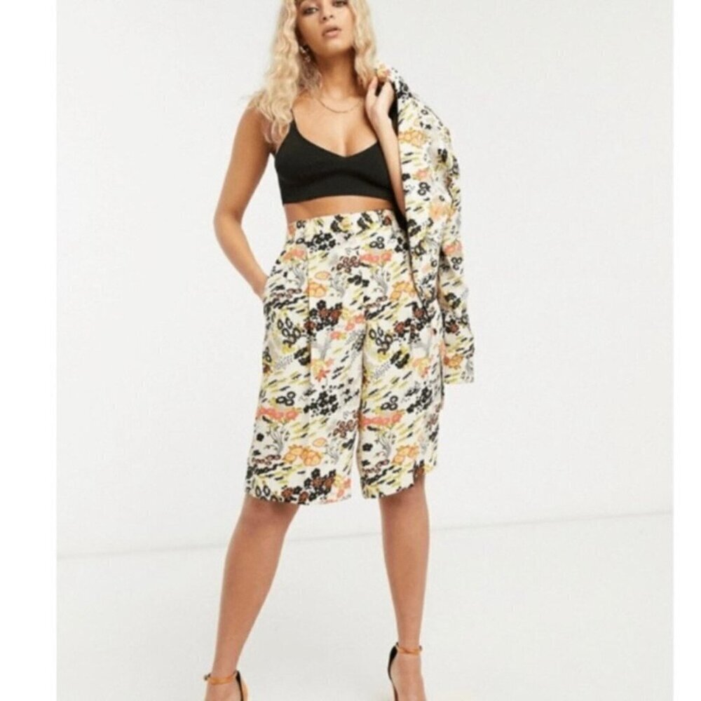 Topshop IDOL floral bloom print city  Bermuda shorts Size: 8